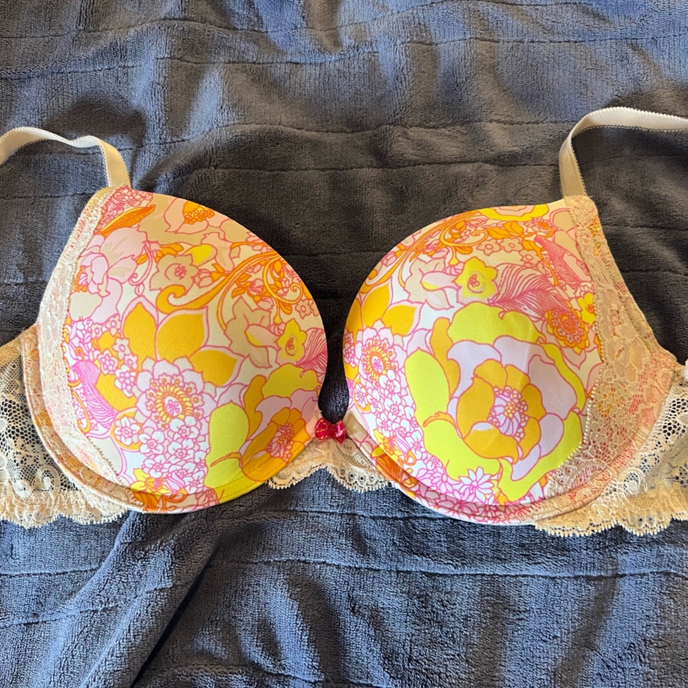 Vibrant push up bra!!